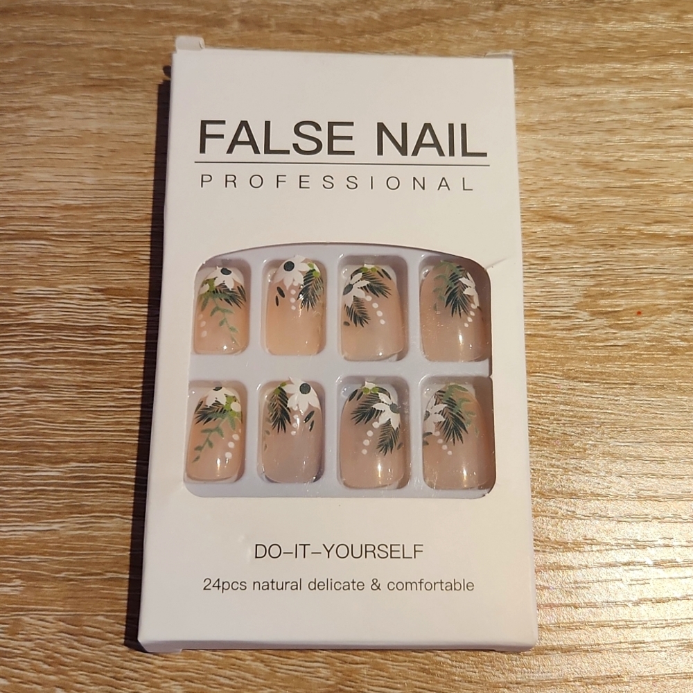 COPY - COPY - NWT Fake Nails Medium Elegant Length